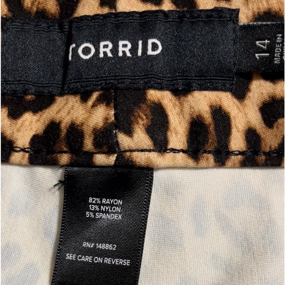 🌺TORRID STUDIO Leopard Ankle Skinny Pants🌺 - Picture 4 of 16